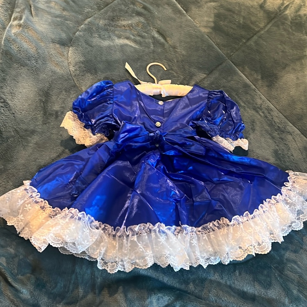 Lida Size 3 Girls Full Circle ruffle and lace Party Pageant dress White & blue.